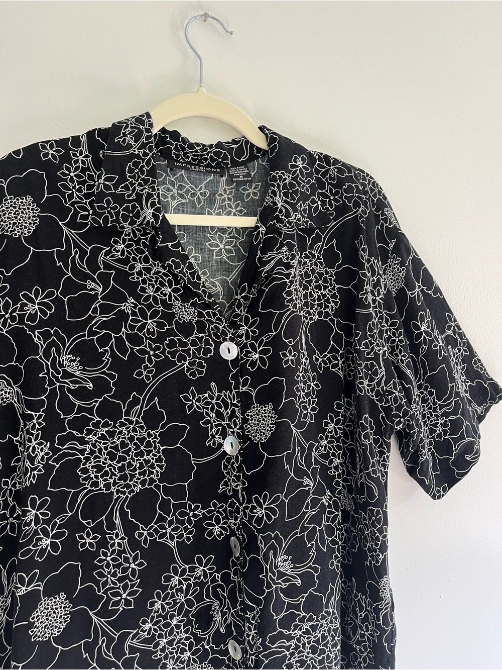 Impressions Black White Retro Graphic Floral Button-Down Blouse Top Relaxed Fit